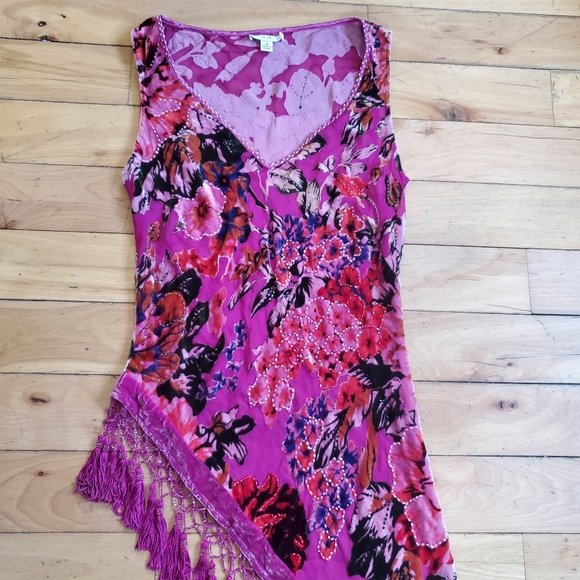 Caché Gorgeous Floral Velvet Beaded Asymmetrical Tassel Hem Tank - Picture 4 of 9
